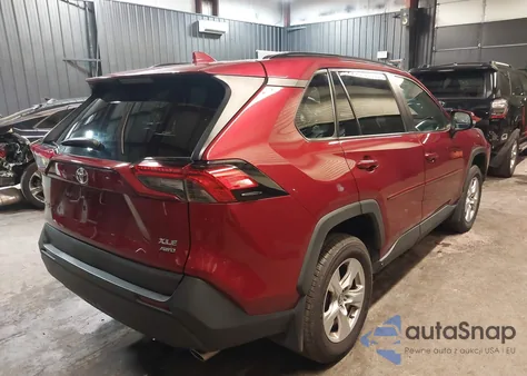 2020 Toyota Rav4 Xle z USA, uszkodzony, nr VIN 2T3P1RFV0LW113062